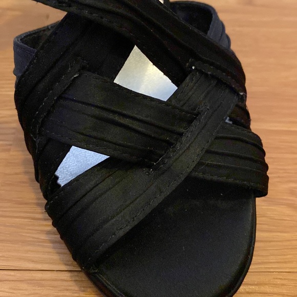 Strappy black sandal, satin, platform, stiletto heel - Picture 5 of 5